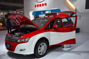 比亚迪的e6出租车型。2010年5月在其总部所在地深圳市开始运营。截至11月现在，已投放60辆。