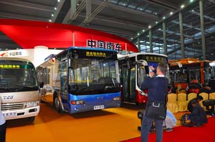 中国南车集团的混合动力公交车和EV公交车。