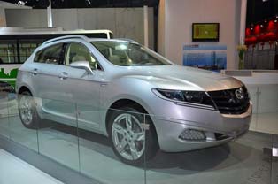 广汽集团发布的混合动力SUV“X-Power”。从技术特征来看，预计是基于CAMRY混合动力车型开发的车型。