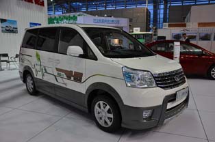 长城汽车的Voleex V80 PHEV。装备自制GW4HG15汽油发动机和功率30kW的牵引电机，锂离子电池具有12kWh的容量。