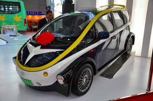 中小型企业中华电动车发布的小型EV乘用车样车。
