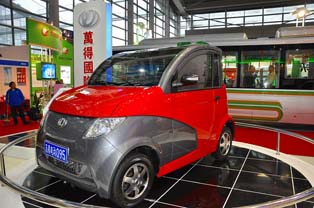 万得发布的全铝制小型EV。发布的零售价格为2.98万元。