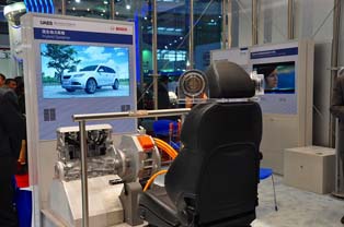 博世的混合动力汽车体验模拟装置。可以认识可实现节油的节能技术和学习驾驶技术。