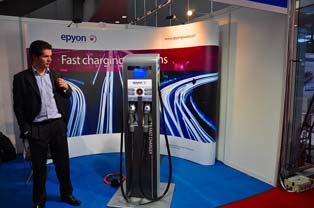 Epyon公司突出展示快速充电装置。