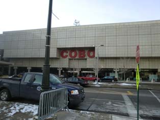 晚上开放的Cobo展厅正门