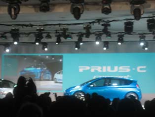 丰田也发布了比Prius小型的混合动力车型Prius c