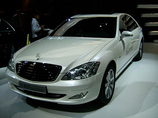 采用锂离子电池的混合动力车型 Mercedes-Benz S400 BlueHYBRID