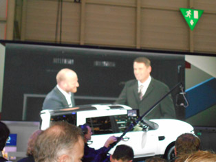 J捷豹路虎的展台，冒险家Saundars发布Land Rover Discovery的25周年纪念车型
