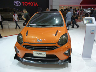 丰田Agya Furious与量产车的保险杠、散热器格栅的设计有所不同