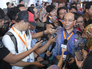 印度尼西亚汽车工业协会的Sudirman MR会长答记者问