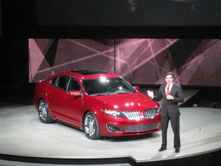 Ford美国总裁Mark Fields和Lincoln MKS