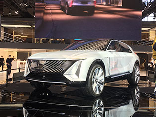 凯迪拉克全球首发中型纯电动SUV LYRIQ