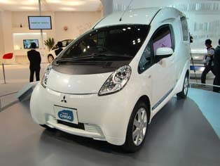 i-MiEV CARGO，商用车版EV概念车。虽未公布上市计划，但该车型在送货及集中配送邮件等短途货物运输市场领域的应用值得期待。