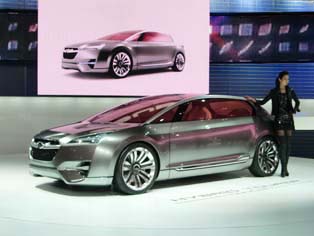 Hybrid Tourer Concept，计划2012年上市、尚在研发中的概念车。特点在于装备直喷涡轮增压发动机和安装在车身前后的2台电机。