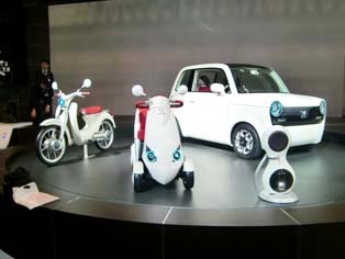 展出了各种EV概念车、汽车、摩托车、电动轮椅车、个人代步工具等多种车型。